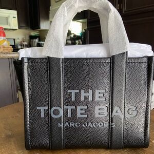 marc jacob the leather tote bag